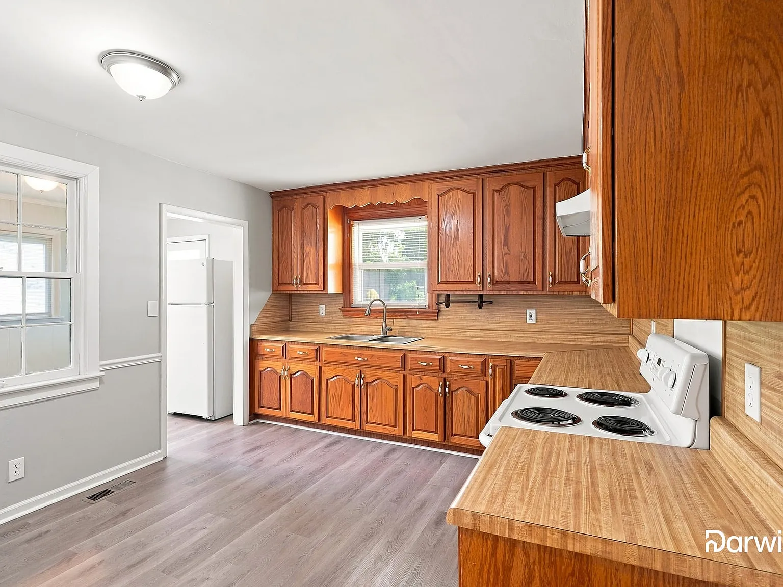 3 bed, 1.5 bath, 1152 sqft, $2,150 — Photo 2