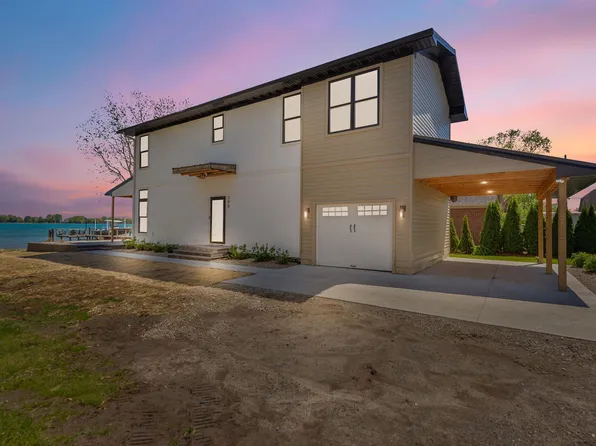 295 Martindale Ct, Cottrellville, MI 48039