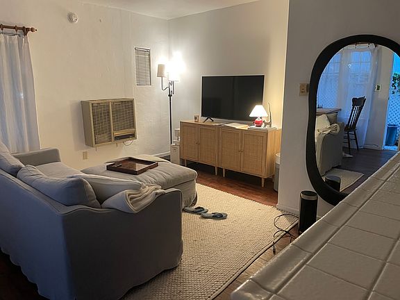 3rd image of 2814 Pacific Ave #1/2
