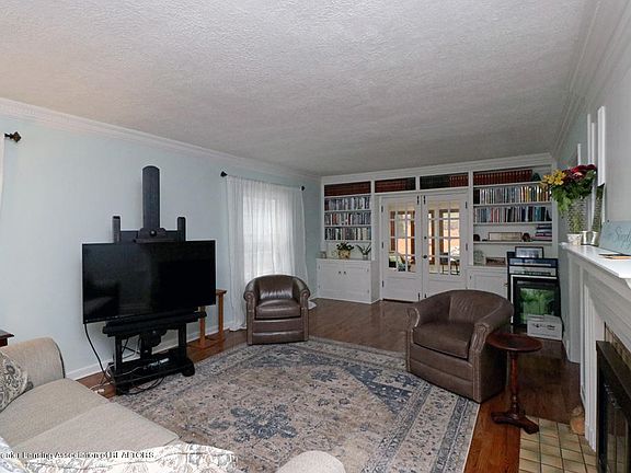 5th image of 57 E University Dr