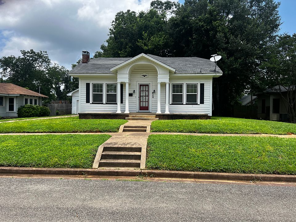 1st image of 624 Nacogdoches St