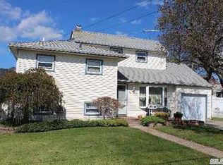 50 Vermont Ave, Oceanside, NY 11572