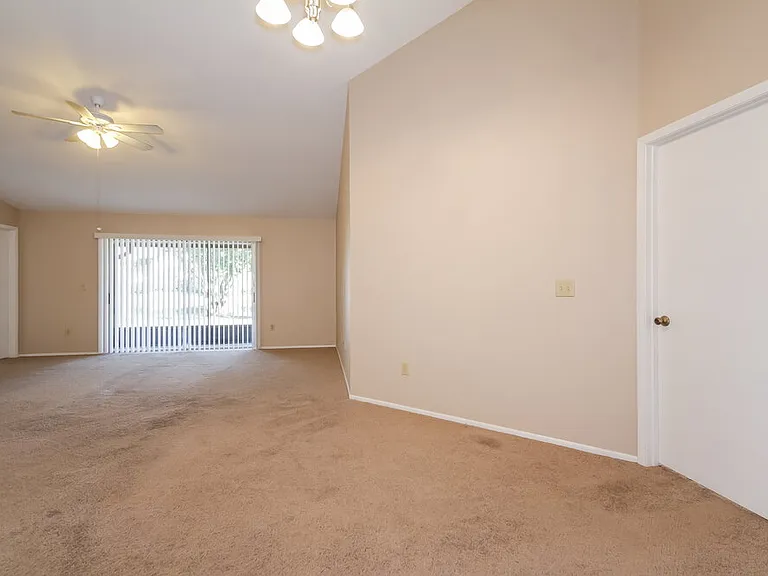 12906 Longcrest Dr — Photo 3