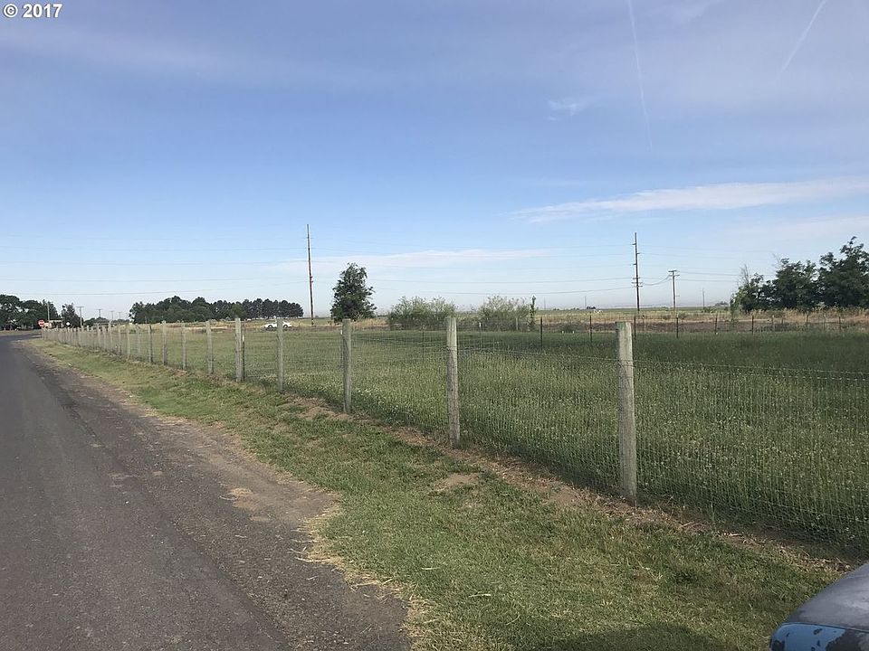 2nd image of 33131 E Loop Rd