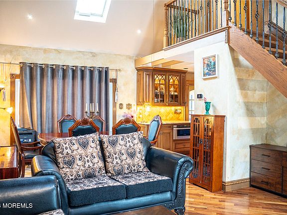 5th image of 6 Hillcrest Road