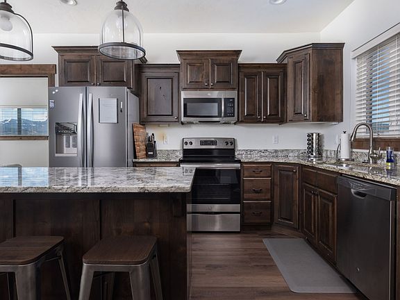 4th image of 8549 S Caribou Ct