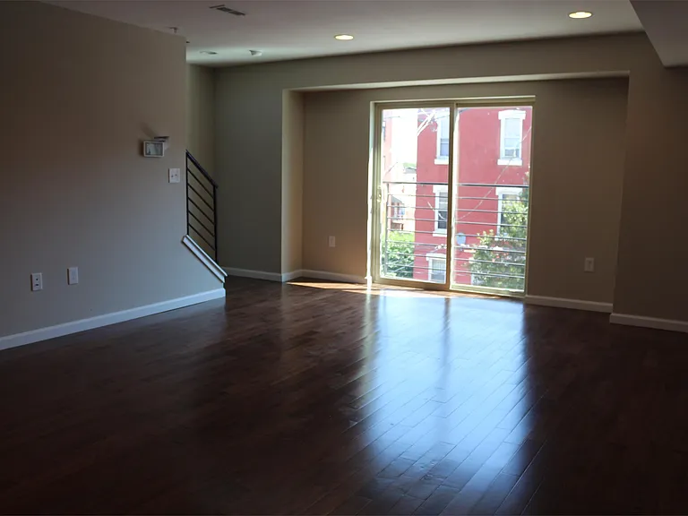 424 N 40th St #2 — Photo 3