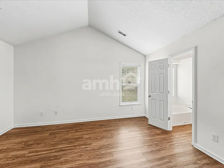 4902 Hunters Blf — Photo 9