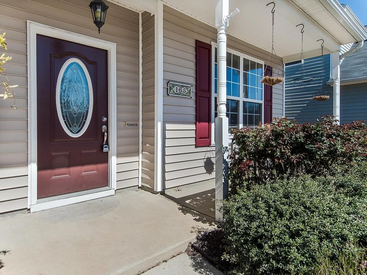 3 bed, 2040 sqft, $2,200 — Photo 3