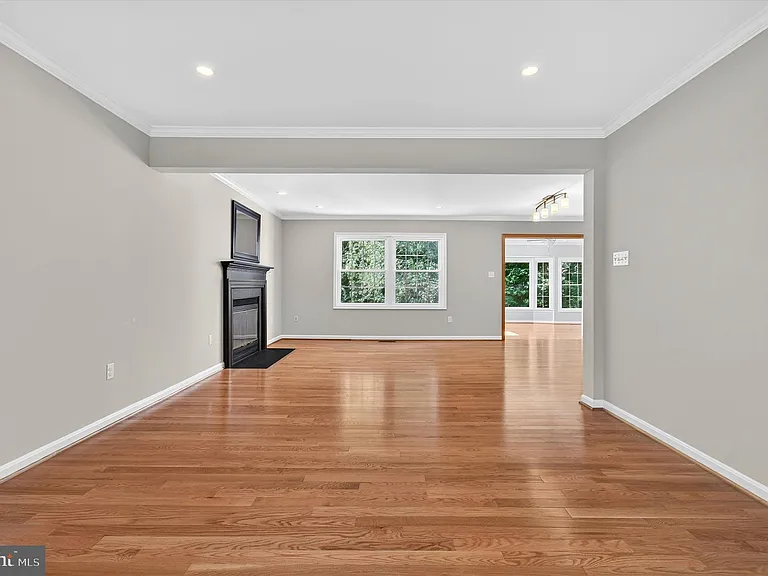 8405 Overlook St — Photo 6
