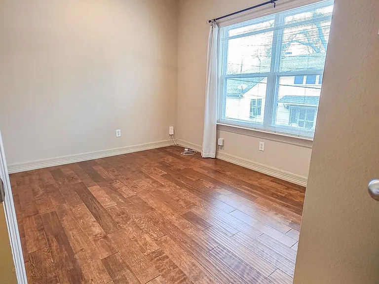 4515 Avenue G #B — Photo 10