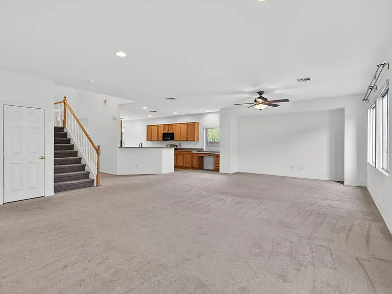 1704 Patrick Thomas Ct — Photo 10