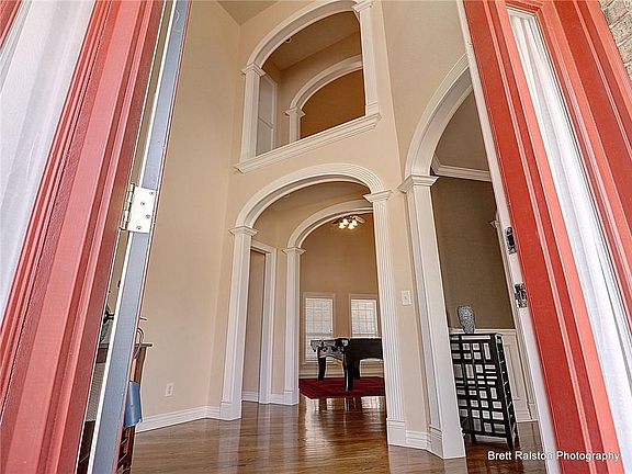 2nd image of 2547 N Middleton Way