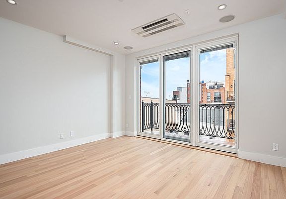 3rd image of 209 Kent St #3