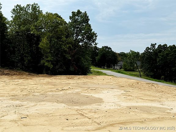 5th image of 23 Cross Oaks Ct