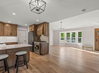 2701 Oakcrest Dr, Waukesha, WI 53188