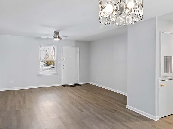 5th image of 1102 Huntington Park Dr