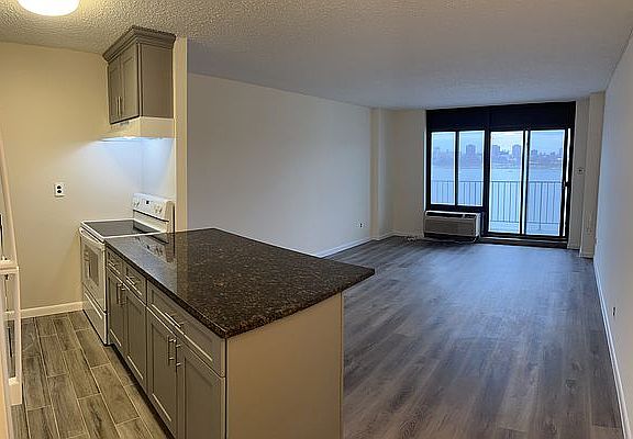 5th image of 25-40 Shore Blvd #5O