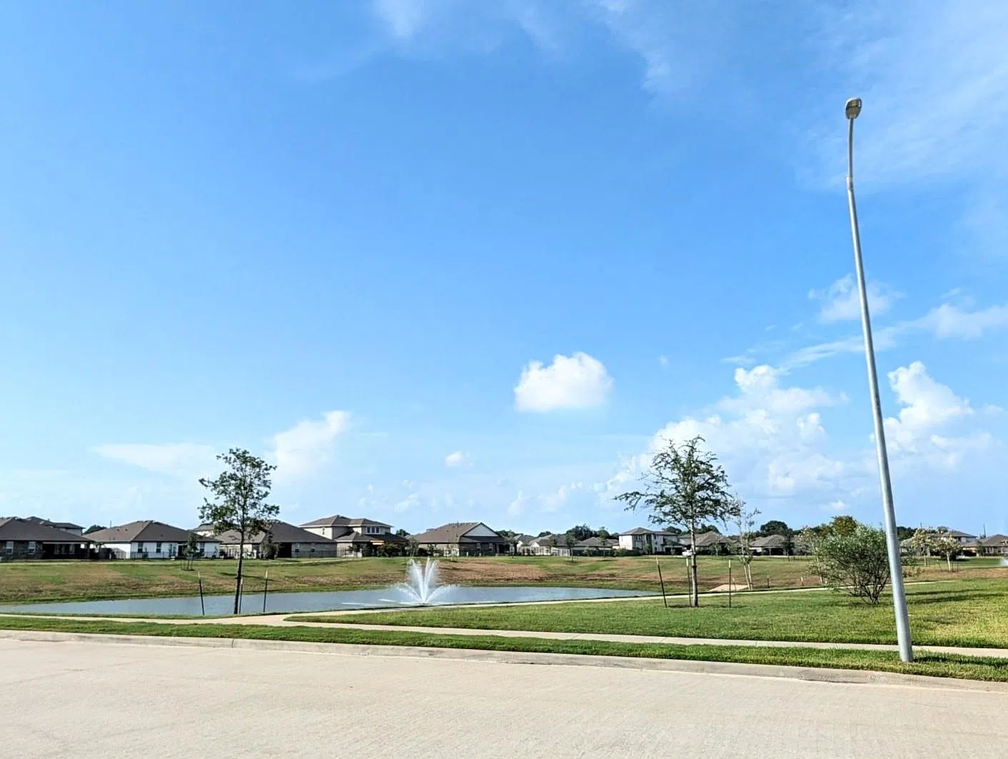 4 bed, 2.5 bath, 2733 sqft, $2,850 — Photo 3