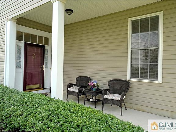 3rd image of 21 Hagerty Ln