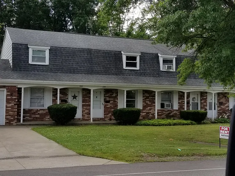 1443 W Grandview Blvd — Photo 1