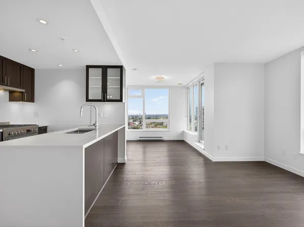 5470 Ormidale St #2708, Vancouver, BC V5R 0G6