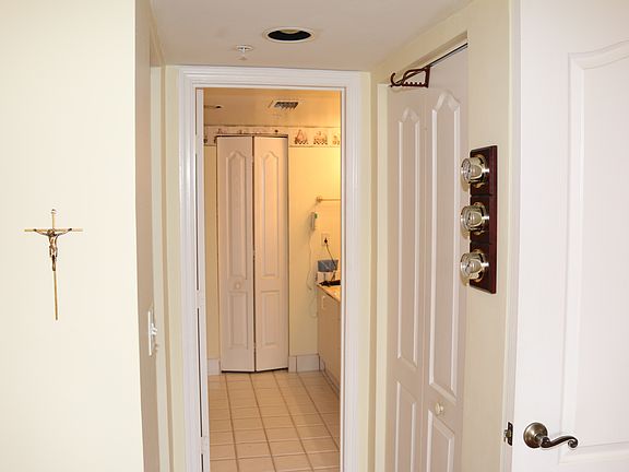 5th image of 3 Oceans West Blvd APT 4A1