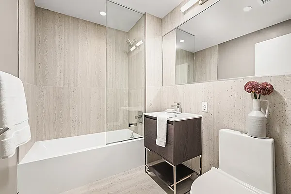 Bathroom, photo 1
