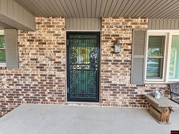 2nd image of 1718 Honeysuckle St
