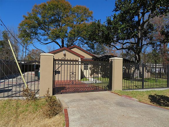 2nd image of 2315 Langley Rd