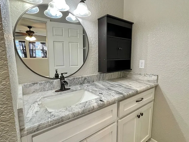 817 N Valderas St — Photo 19