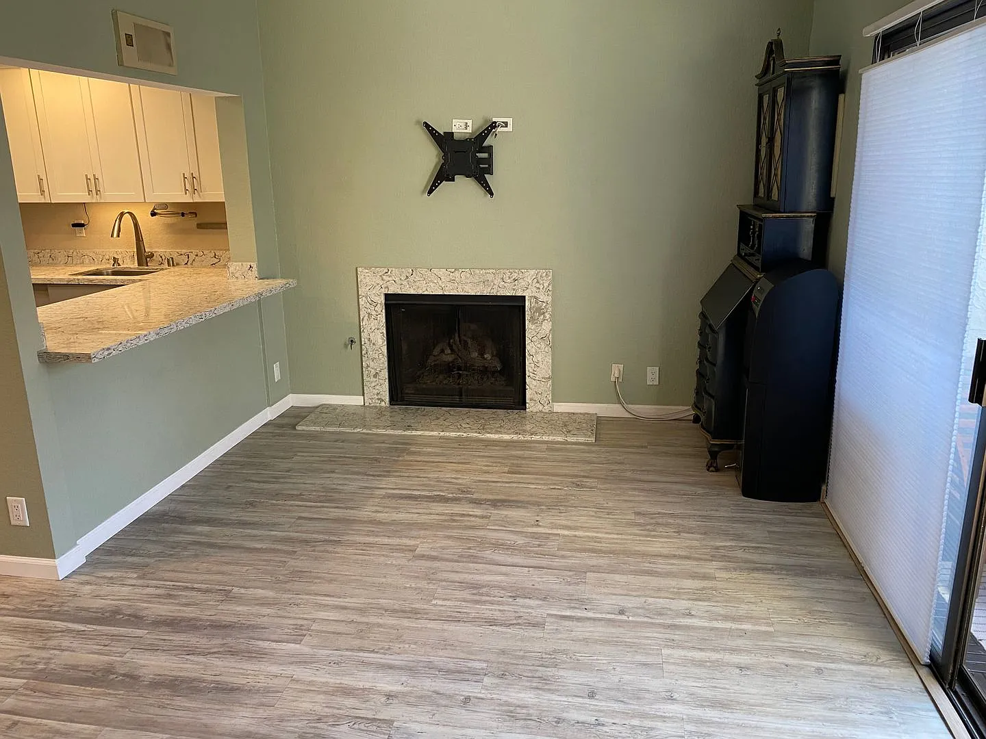 Normal Heights Top-Floor Condo, Tandem Parking & In-Unit Laundry — Photo 4