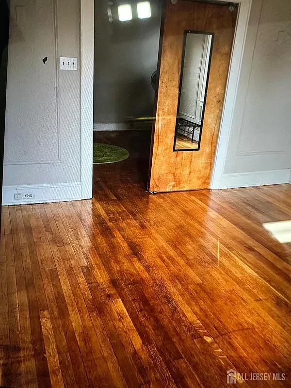 326 Cedar Ave — Photo 2