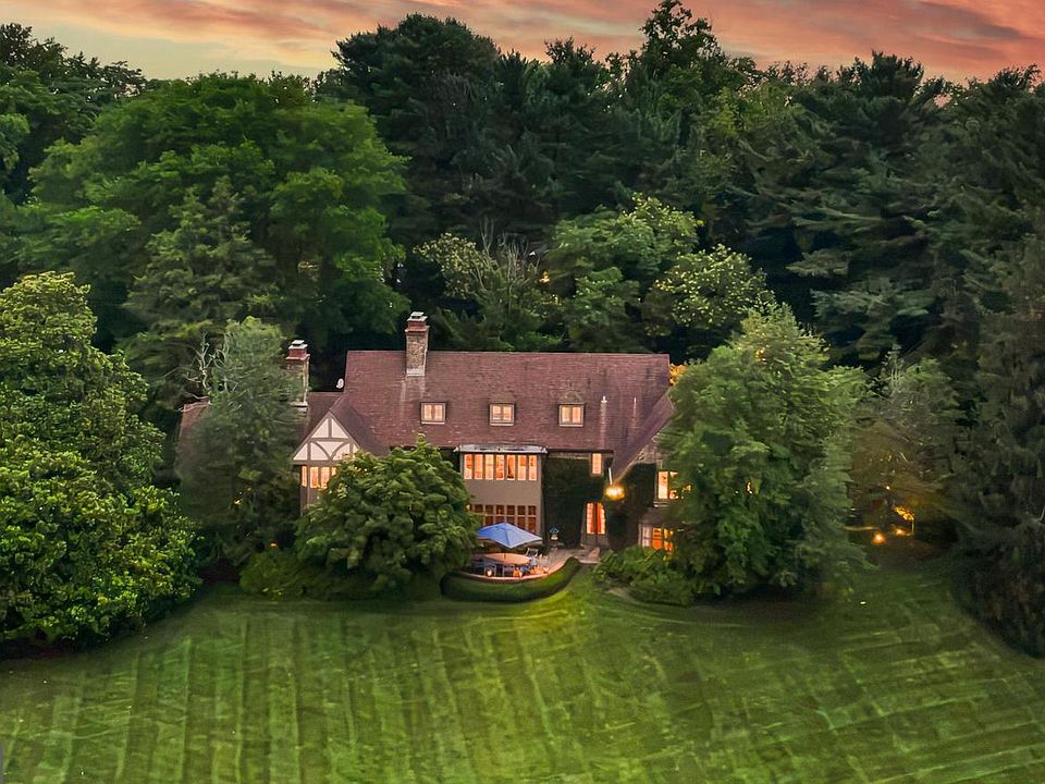 1st image of 102 Cotswold Rd