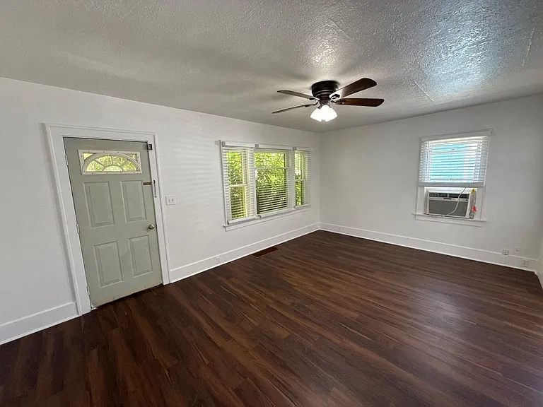 336 23rd St SE — Photo 6