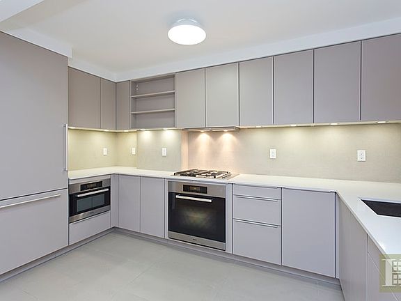 3rd image of 234 E 70th St #1