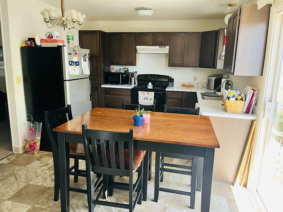 2 bed, 1.0 bath, 1032 sqft, $1,395 — Photo 2
