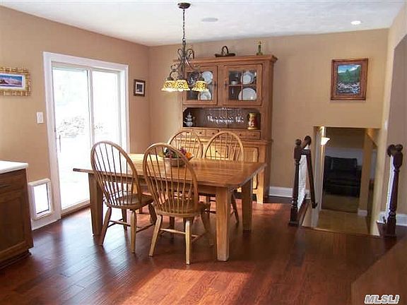 4th image of 58 Chelsea Dr