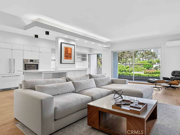 838 N Doheny Dr #505 — Photo 1
