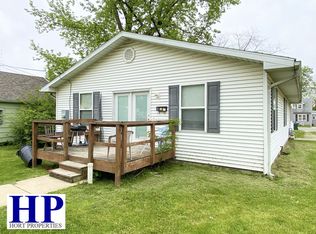 1718 12th St APT B, Charleston, IL 61920