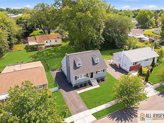5th image of 77 Carlton Ave