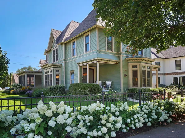 920 Geneva St, Lake Geneva, WI 53147