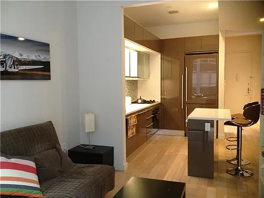 Rented by R New York | media 52