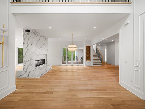 4th image of 2817 Claremont Rd