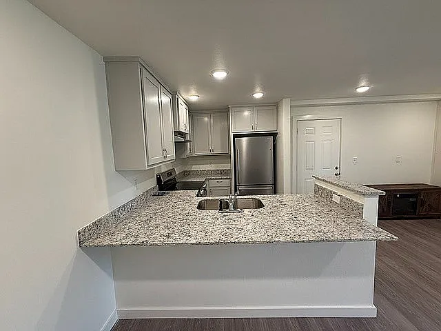 Remodeled Unit Kitchen and Breakfast Bar