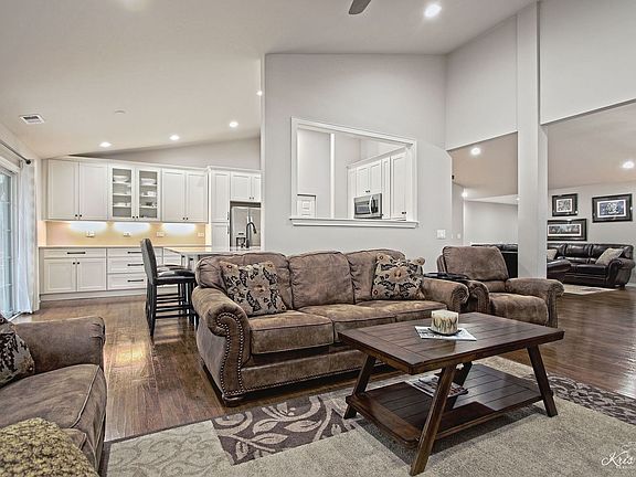 5th image of 218 Shadow Creek Cir