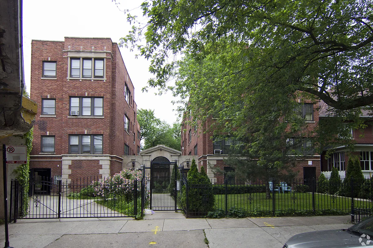 Building Photo - 1425-27 W Chase Ave