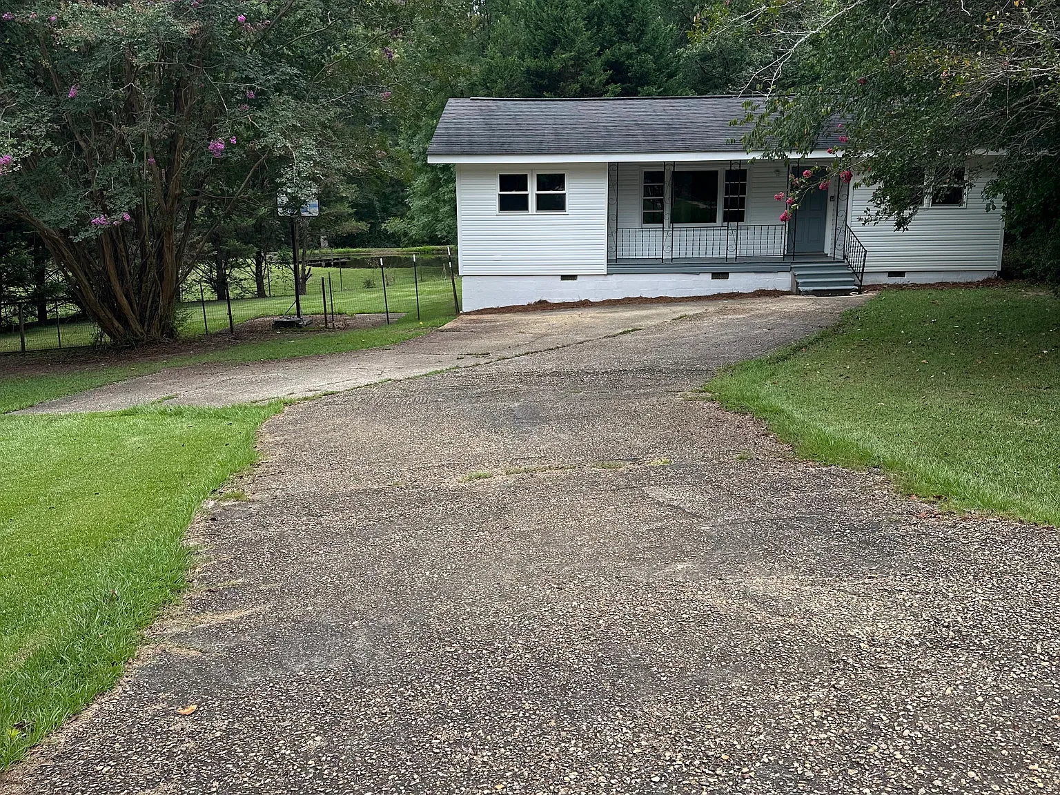 3 bed, 1368 sqft, $2,000 — Photo 1
