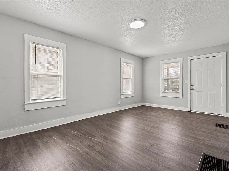 6915 Agnes Ave #1 — Photo 2