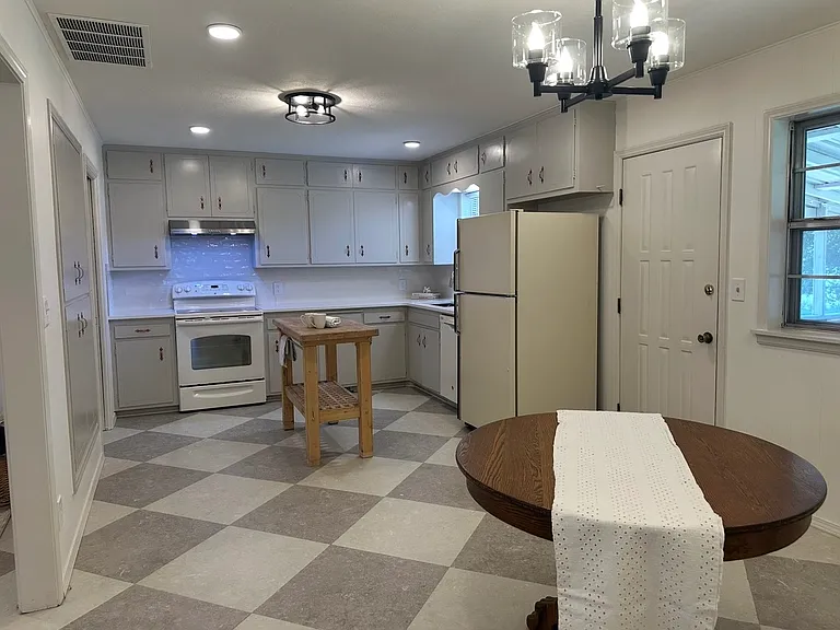 1612 E Frontier Dr — Photo 14
